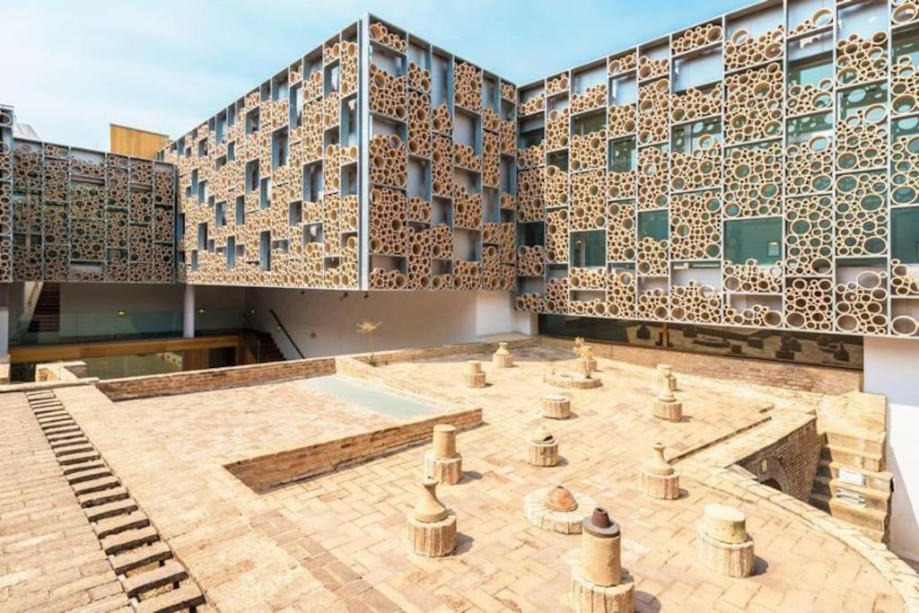 Tipico Y Pintoresco Patio De Vecinos, Con Encanto Seville Exterior photo