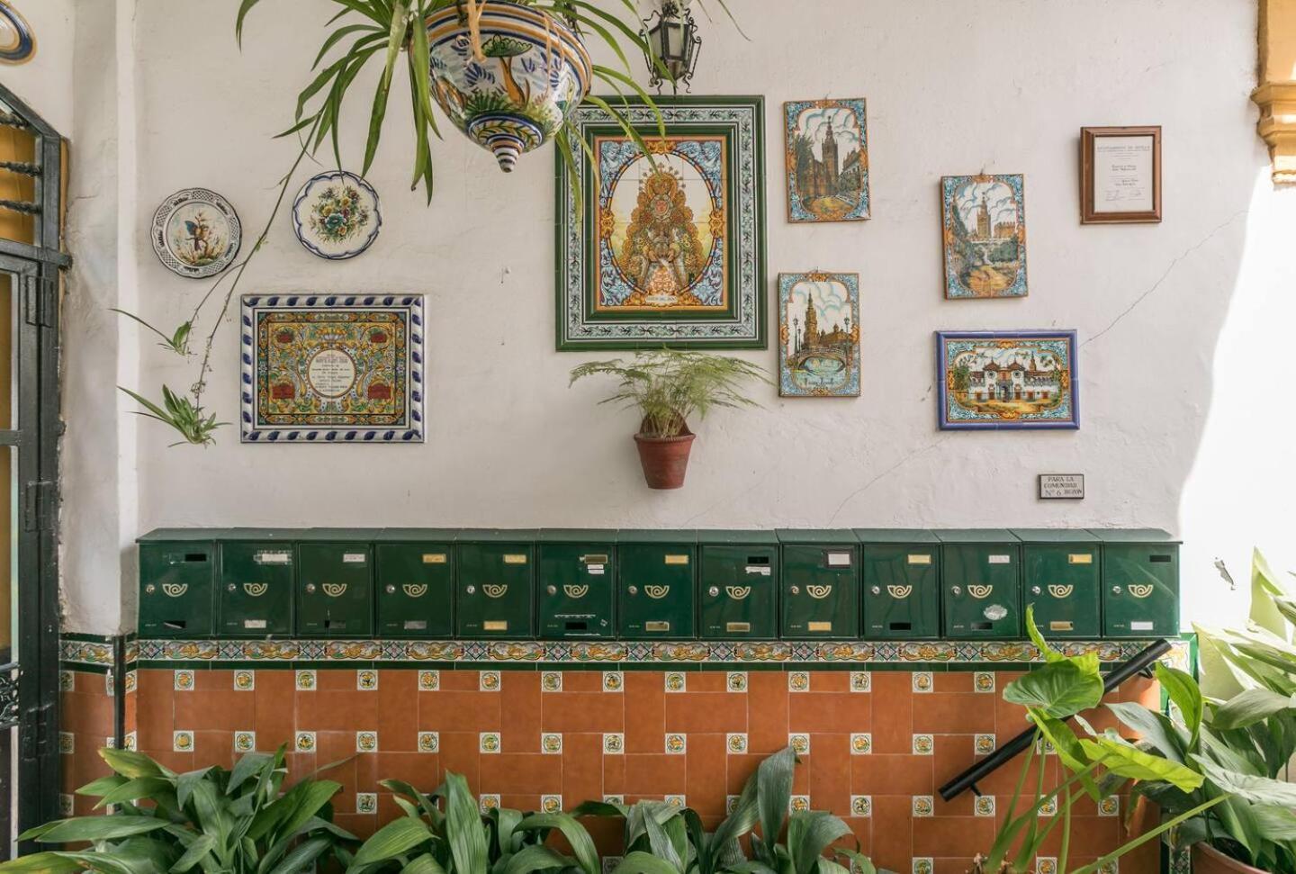 Tipico Y Pintoresco Patio De Vecinos, Con Encanto Seville Exterior photo